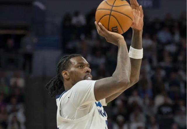 遭绯闻球员打爆!里德能攻能防成湖人难解对位