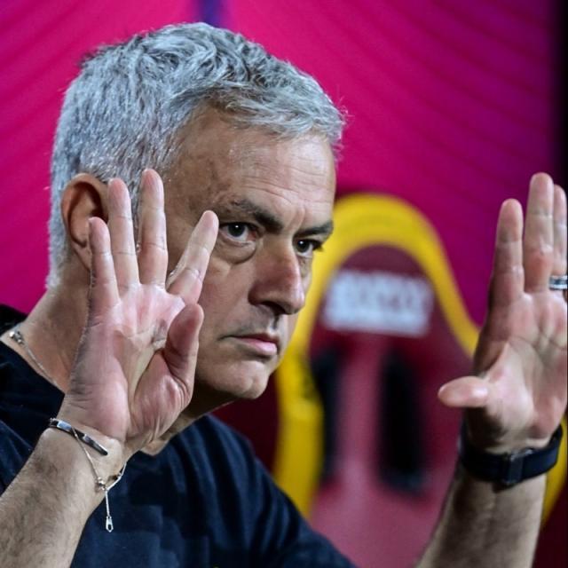 开云中国官网-罗马靠狼崽险夺1分 鸟叔暗示裁判父亲参与电话门